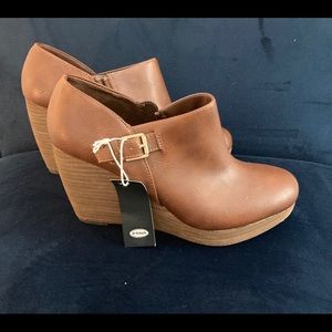 NWT 8.5 M Dr. Scholl’s brown wedge bootie with gold buckle